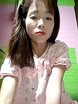 Snapshot of AmyLinee01 chatting on April 28, 2026, 10:53 am AmyLinee01 online show from April 28, 2026, 10:53 am