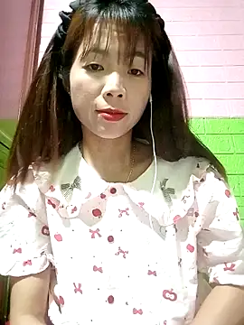 Snapshot of AmyLinee01 chatting on April 30, 2026, 5:41 pm AmyLinee01 online show from April 30, 2026, 5:41 pm