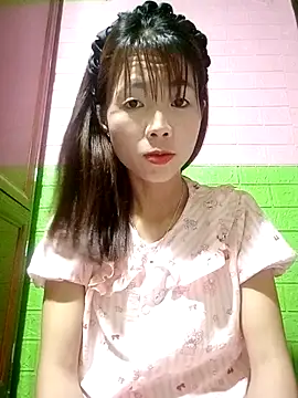 Snapshot of AmyLinee01 chatting on May 2, 2026, 5:01 am AmyLinee01 online show from May 2, 2026, 5:01 am