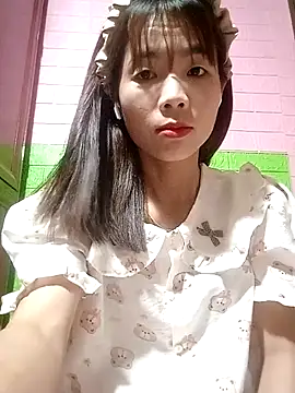 Snapshot of AmyLinee01 chatting on May 5, 2026, 1:02 am AmyLinee01 online show from May 5, 2026, 1:02 am