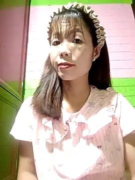 Snapshot of AmyLinee01 chatting on May 6, 2026, 3:35 am AmyLinee01 online show from May 6, 2026, 3:35 am