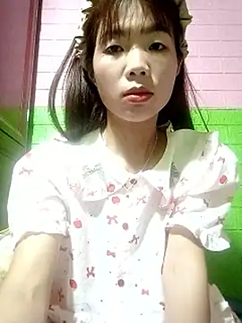 Snapshot of AmyLinee01 chatting on May 9, 2026, 5:56 am AmyLinee01 online show from May 9, 2026, 5:56 am