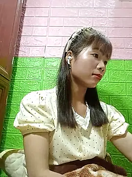 AmyLinee01 online show from June 13, 2026, 7:12 pm