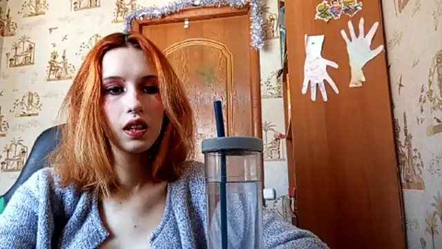 Snapshot of SirenFrost chatting on April 7, 2026, 10:05 am SirenFrost online show from April 7, 2026, 10:05 am