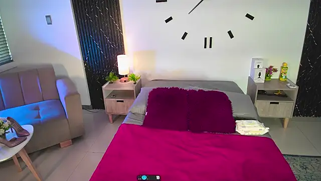 aurora petitee online show from May 23, 2026, 12:42 pm