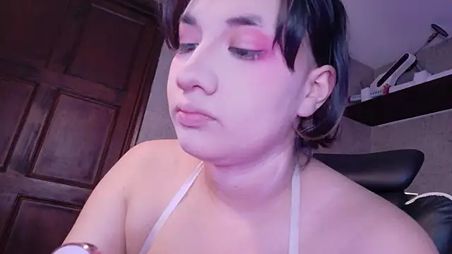 Carmillaa online show from April 15, 2026, 10:32 pm