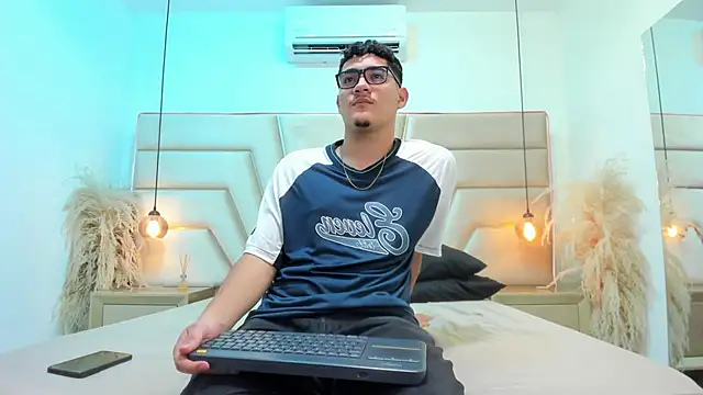 DylanLuxe online show from March 25, 2026, 6:30 am