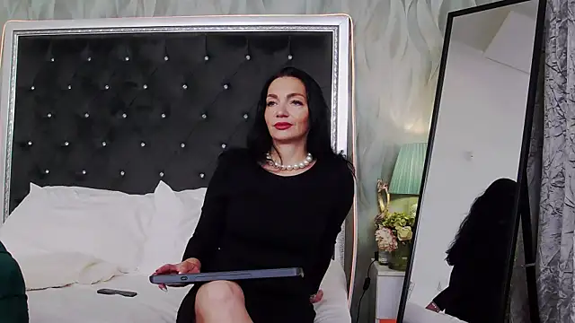 Snapshot of GraceMontclaire chatting on May 22, 2026, 3:28 pm GraceMontclaire online show from May 22, 2026, 3:28 pm