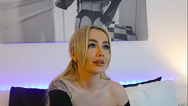 Snapshot of FrancescaGrayy chatting on May 13, 2026, 8:27 pm FrancescaGrayy online show from May 13, 2026, 8:27 pm