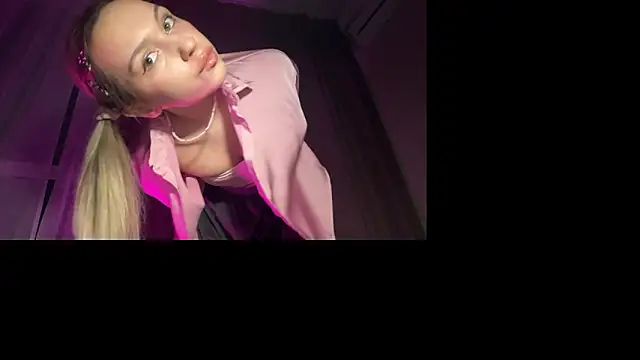 Snapshot of Candy_Loveee chatting on March 25, 2026, 10:38 pm Candy Loveee online show from March 25, 2026, 10:38 pm