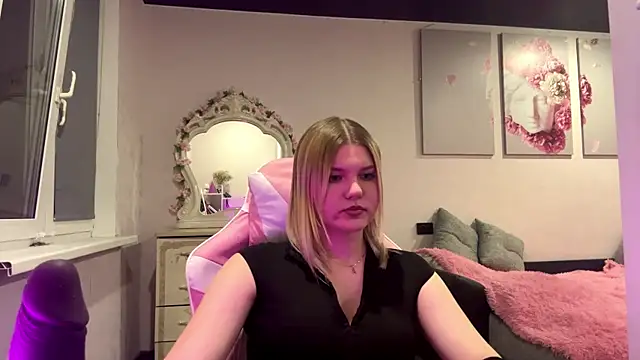 SweettAnny online show from June 30, 2026, 9:16 pm
