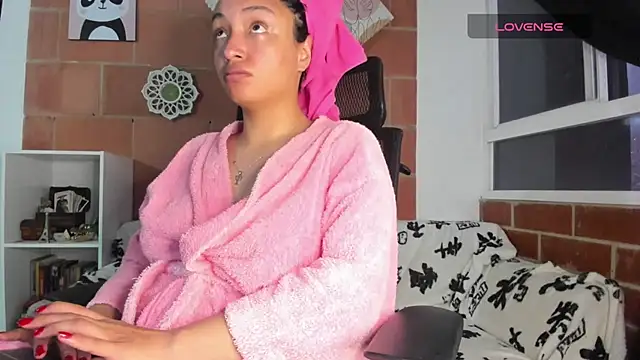 mia lovea online show from March 24, 2026, 10:53 am