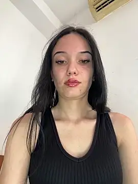 Snapshot of icedrosemarye chatting on June 17, 2026, 2:29 pm icedrosemarye online show from June 17, 2026, 2:29 pm