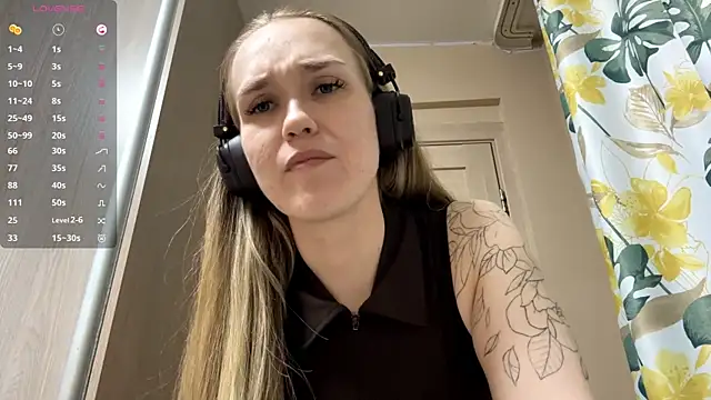 DenitaSpace online show from April 18, 2026, 7:07 pm