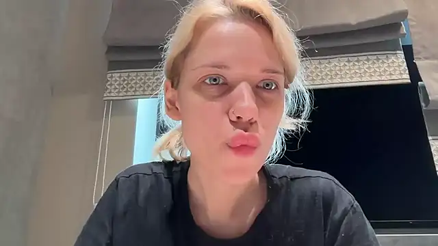 TenderChloe online show from June 18, 2026, 9:14 am