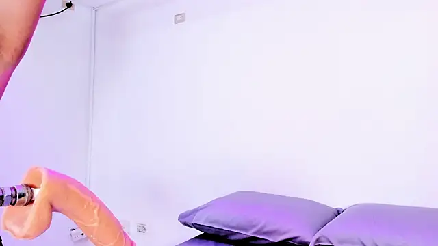 veronica bigass online show from July 17, 2026, 3:39 pm