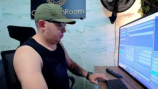 maximo daddy online show from May 3, 2026, 12:00 pm