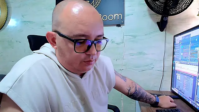 maximo daddy online show from May 10, 2026, 1:49 pm