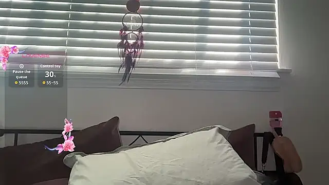Snapshot of Yourmommysilk chatting on July 8, 2026, 12:26 am Yourmommysilk online show from July 8, 2026, 12:26 am
