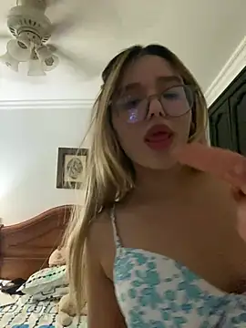 Snapshot of valvam_ chatting on August 6, 2026, 6:48 am valvam online show from August 6, 2026, 6:48 am