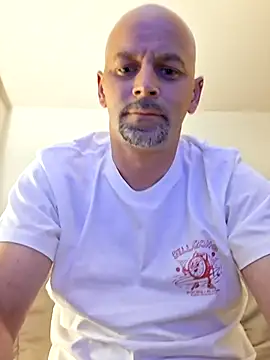 Snapshot of middickstroking chatting on April 13, 2026, 3:23 am middickstroking online show from April 13, 2026, 3:23 am