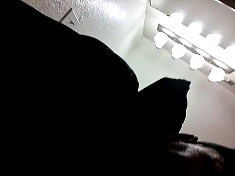 Snapshot of middickstroking chatting on May 9, 2026, 5:34 am middickstroking online show from May 9, 2026, 5:34 am