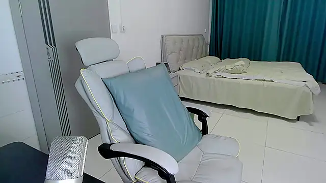 Snapshot of zzzzppp3 chatting on August 7, 2026, 1:02 pm zzzzppp3 online show from August 7, 2026, 1:02 pm