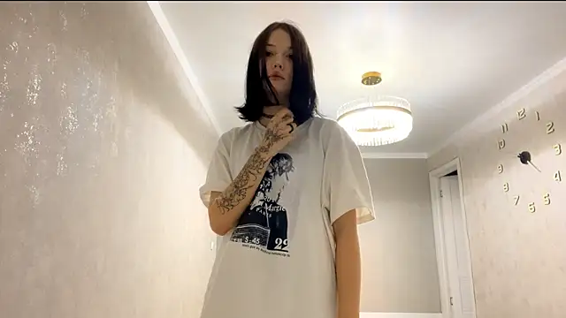 Snapshot of LinHebron chatting on March 23, 2026, 12:42 pm LinHebron online show from March 23, 2026, 12:42 pm