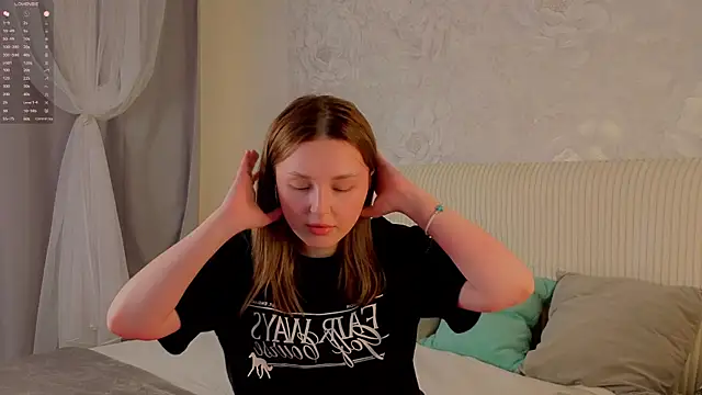 LorriMonz online show from June 25, 2026, 2:00 am