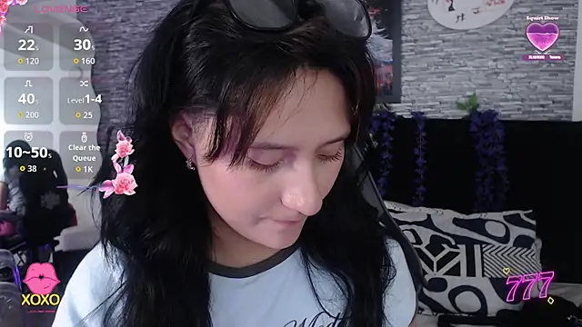Snapshot of eyes_moonn chatting on July 16, 2026, 12:55 pm eyes moonn online show from July 16, 2026, 12:55 pm