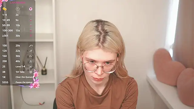 Snapshot of CarleySuski chatting on April 9, 2026, 4:56 am CarleySuski online show from April 9, 2026, 4:56 am