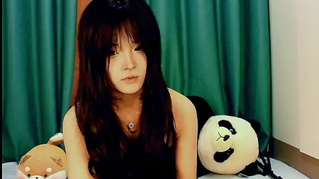 girllong520 online show from April 14, 2026, 1:39 pm