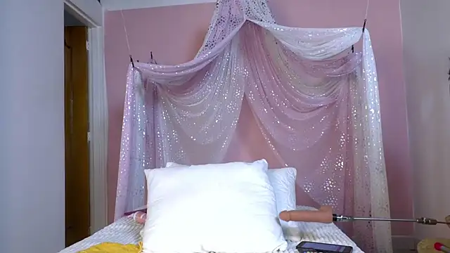 Snapshot of selene_moretti chatting on July 16, 2026, 12:11 pm selene moretti online show from July 16, 2026, 12:11 pm