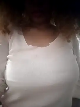 Snapshot of SolashLitzy_Curly chatting on June 12, 2026, 8:24 am SolashLitzy Curly online show from June 12, 2026, 8:24 am