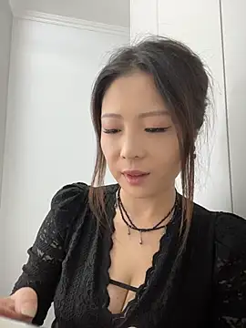 Lola666999 online show from April 24, 2026, 1:19 am