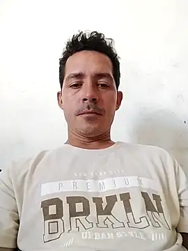 Gabriel leon33 online show from May 4, 2026, 7:43 pm