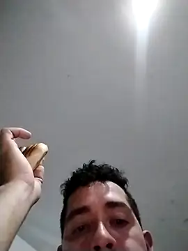 Snapshot of Gabriel_leon33 chatting on June 18, 2026, 7:52 am Gabriel leon33 online show from June 18, 2026, 7:52 am