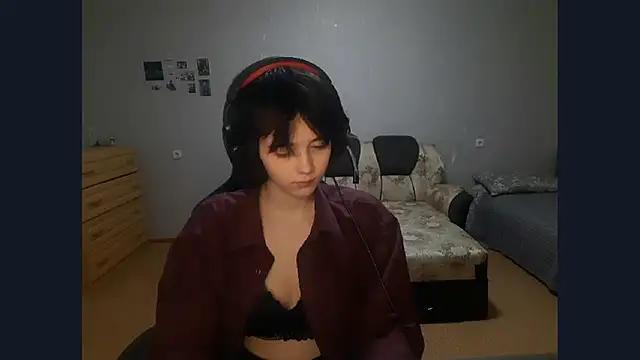 ShaynaLinley online show from April 21, 2026, 1:42 am