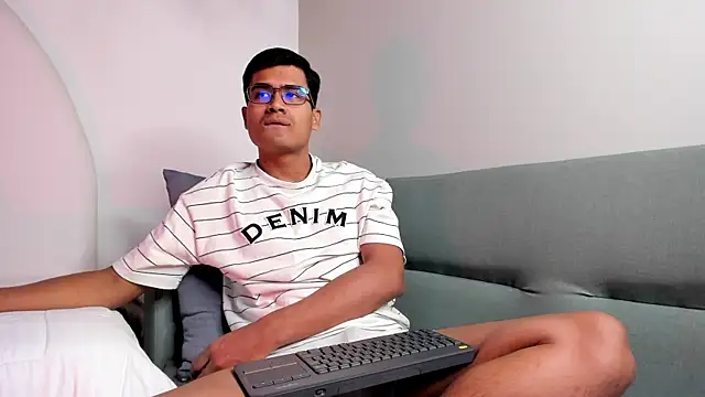 Snapshot of ThiagoVega_ chatting on July 11, 2026, 4:26 am ThiagoVega online show from July 11, 2026, 4:26 am