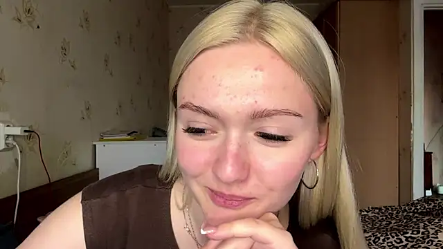 Snapshot of Sophia_Blonde chatting on April 14, 2026, 2:56 pm Sophia Blonde online show from April 14, 2026, 2:56 pm
