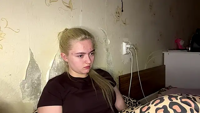 Snapshot of Sophia_Blonde chatting on April 24, 2026, 1:19 am Sophia Blonde online show from April 24, 2026, 1:19 am