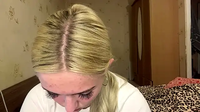Snapshot of Sophia_Blonde chatting on May 10, 2026, 5:29 pm Sophia Blonde online show from May 10, 2026, 5:29 pm