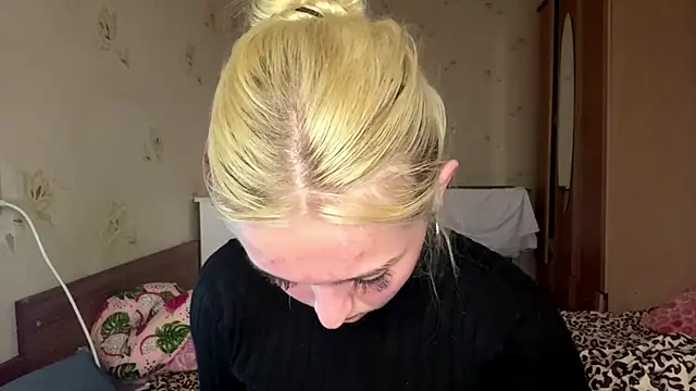 Snapshot of Sophia_Blonde chatting on May 11, 2026, 3:18 pm Sophia Blonde online show from May 11, 2026, 3:18 pm