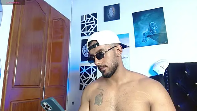 Snapshot of romanpearce_ chatting on July 4, 2026, 8:37 pm romanpearce online show from July 4, 2026, 8:37 pm