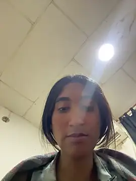 Snapshot of ANNIE_10- chatting on April 14, 2026, 9:43 pm ANNIE 10- online show from April 14, 2026, 9:43 pm