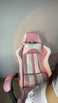 Snapshot of alexandra_x_ chatting on April 4, 2026, 10:51 pm alexandra x online show from April 4, 2026, 10:51 pm