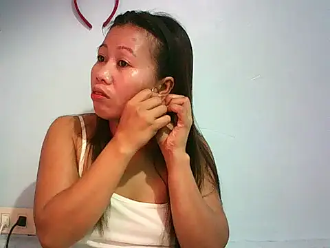 CreamyHotPussy4u online show from April 15, 2026, 12:28 am