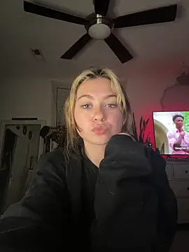 peachesncreamyy online show from April 29, 2026, 1:10 am