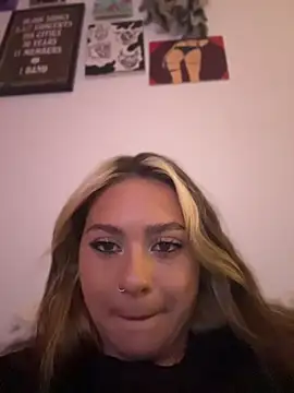peachesncreamyy online show from July 10, 2026, 4:17 am