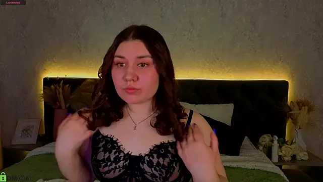 Snapshot of Maya_Raay chatting on April 11, 2026, 1:10 am Maya Raay online show from April 11, 2026, 1:10 am